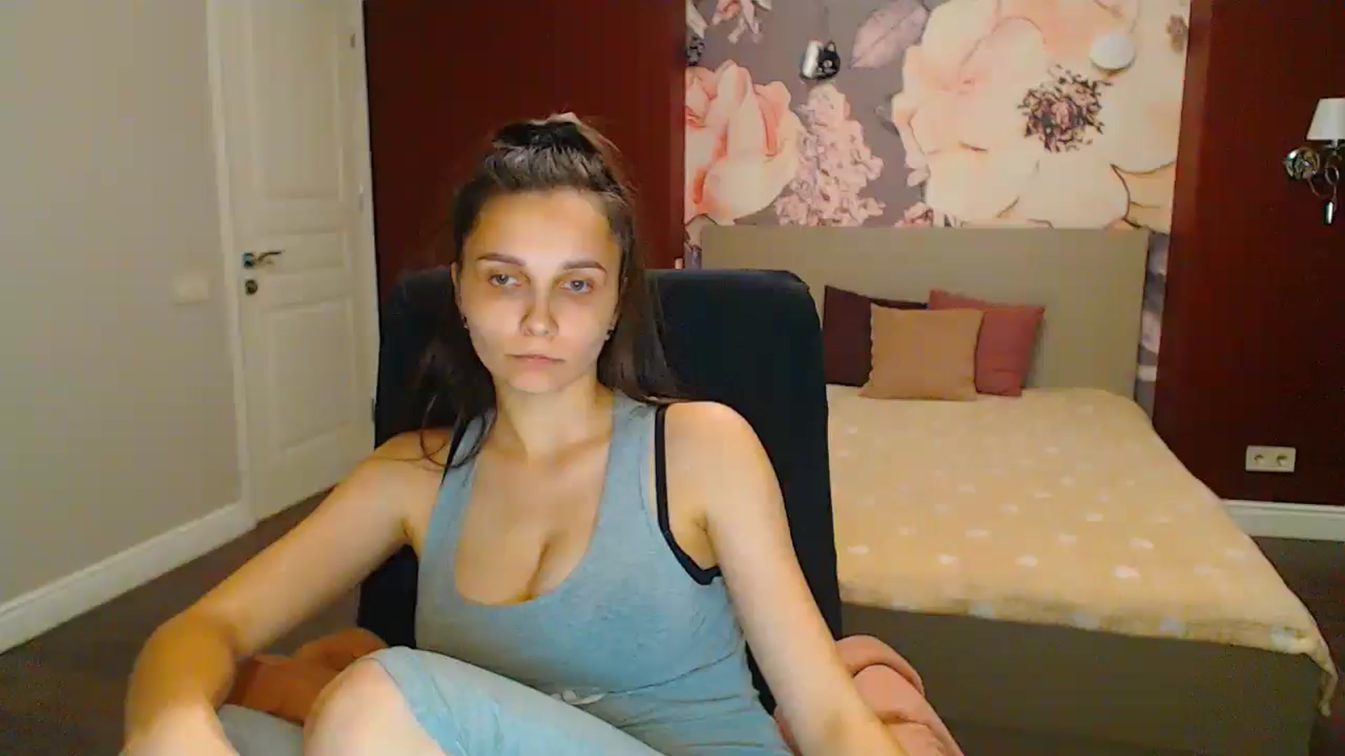 Gallery image thumbnail from Karina_Mils's myfreecams stream on, 06/23/2024, 19:33 image 13 of 20