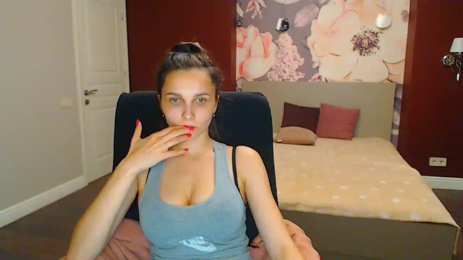 Gallery image thumbnail from Karina_Mils's myfreecams stream on, 06/23/2024, 20:36 image 19 of 20