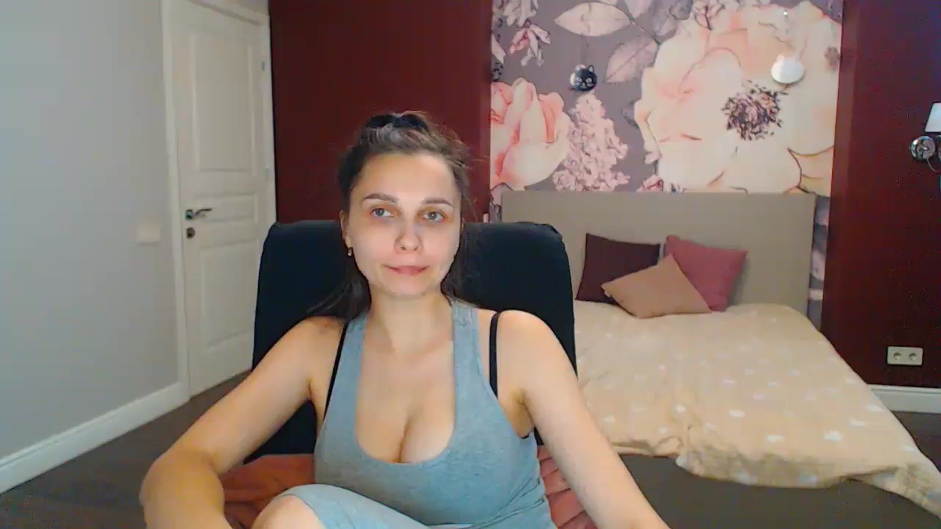 Gallery image thumbnail from Karina_Mils's myfreecams stream on, 06/24/2024, 10:20 image 7 of 20