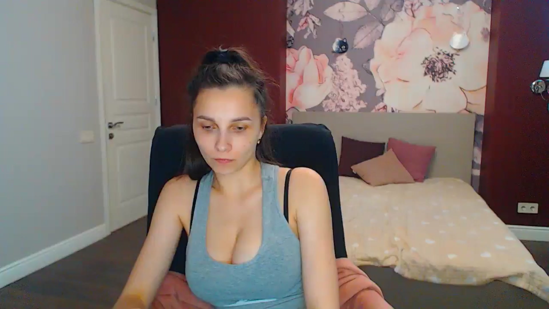 Gallery image thumbnail from Karina_Mils's myfreecams stream on, 06/24/2024, 10:20 image 18 of 20
