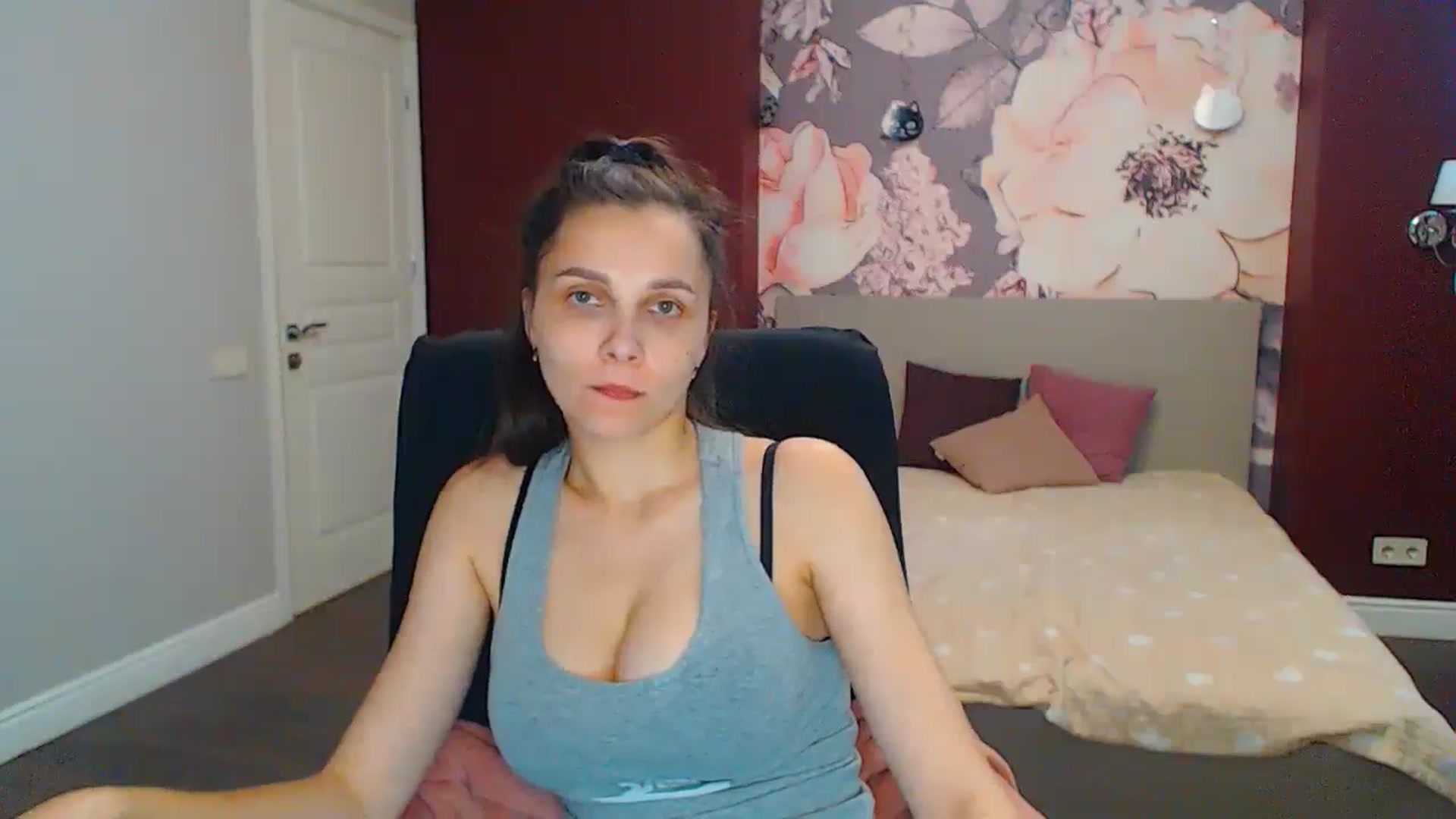 Gallery image thumbnail from Karina_Mils's myfreecams stream on, 06/24/2024, 10:20 image 17 of 20