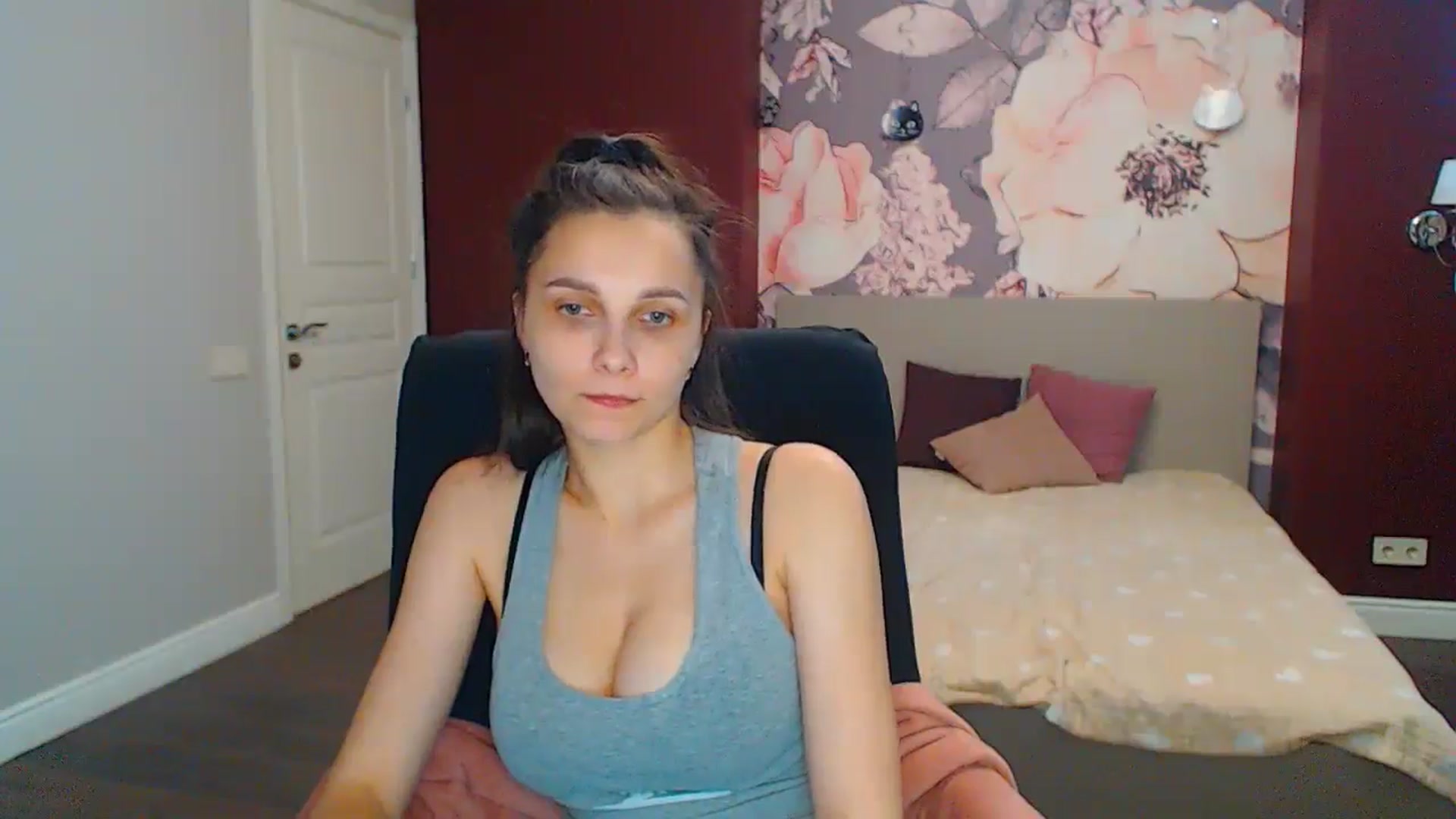 Gallery image thumbnail from Karina_Mils's myfreecams stream on, 06/24/2024, 10:20 image 15 of 20