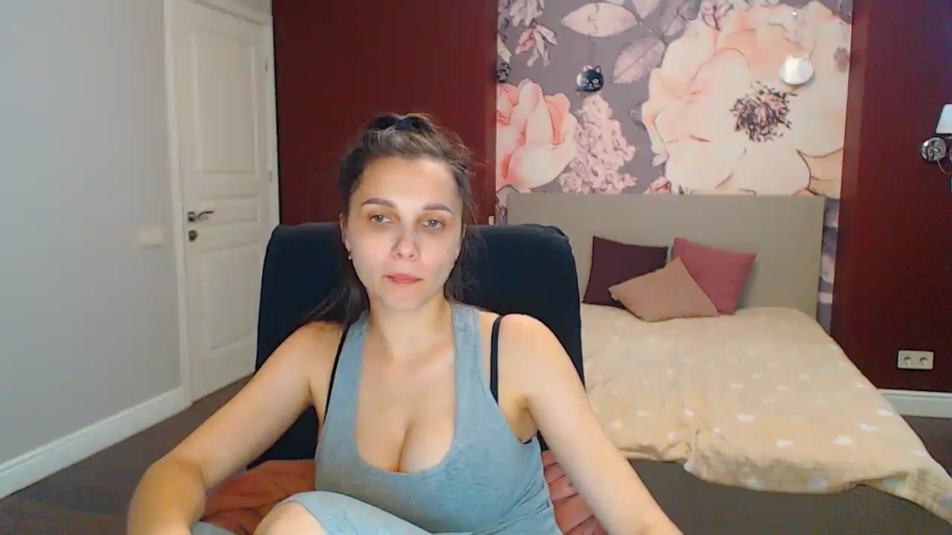 Gallery image thumbnail from Karina_Mils's myfreecams stream on, 06/24/2024, 10:20 image 9 of 20