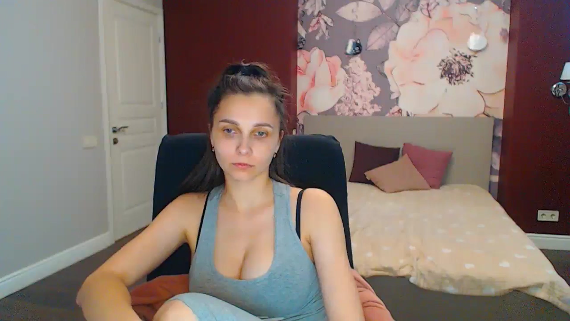 Gallery image thumbnail from Karina_Mils's myfreecams stream on, 06/24/2024, 10:20 image 3 of 20