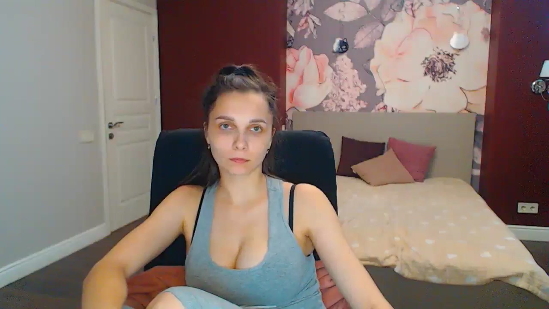 Gallery image thumbnail from Karina_Mils's myfreecams stream on, 06/24/2024, 10:20 image 12 of 20