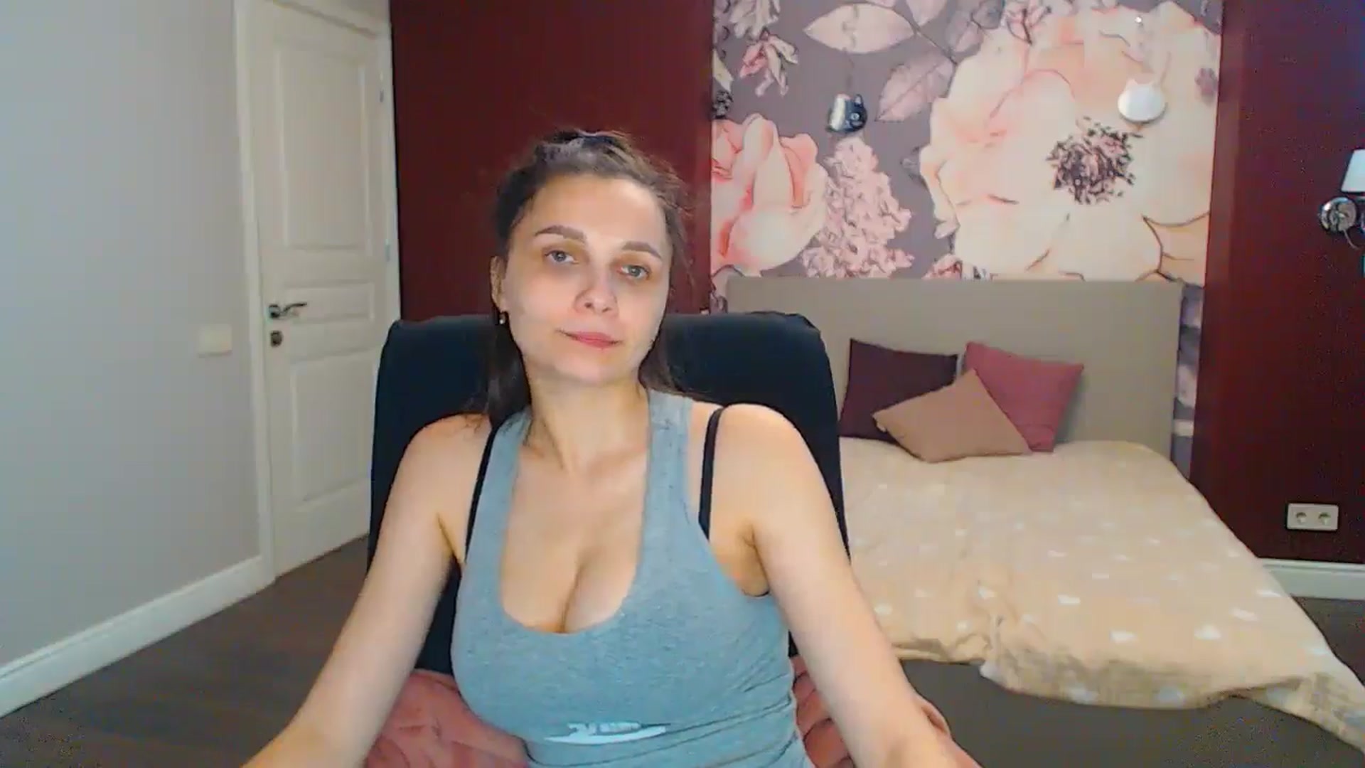 Gallery image thumbnail from Karina_Mils's myfreecams stream on, 06/24/2024, 10:20 image 14 of 20