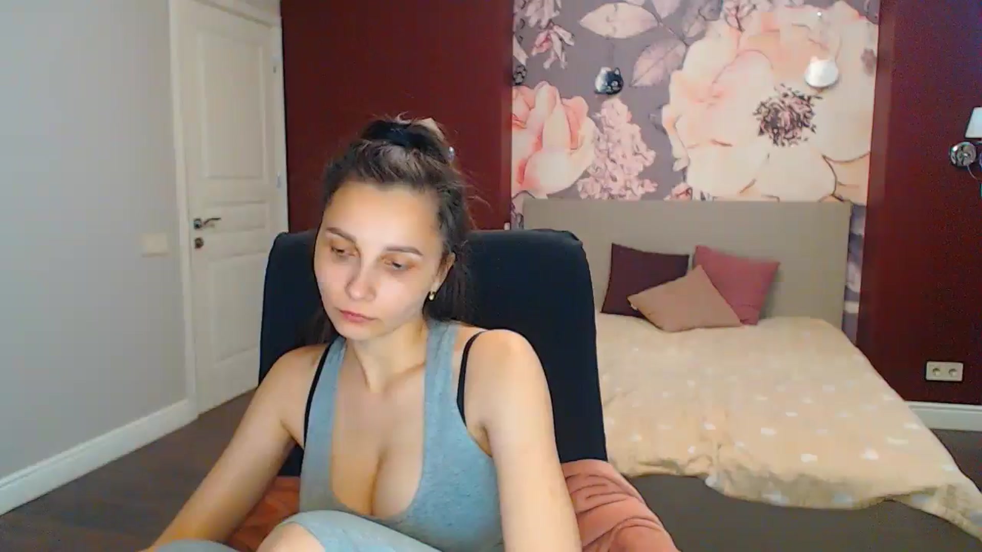 Gallery image thumbnail from Karina_Mils's myfreecams stream on, 06/24/2024, 10:20 image 8 of 20