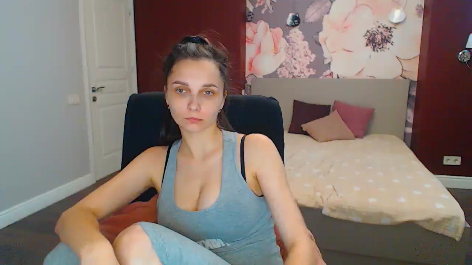 Gallery image thumbnail from Karina_Mils's myfreecams stream on, 06/24/2024, 11:03 image 7 of 20