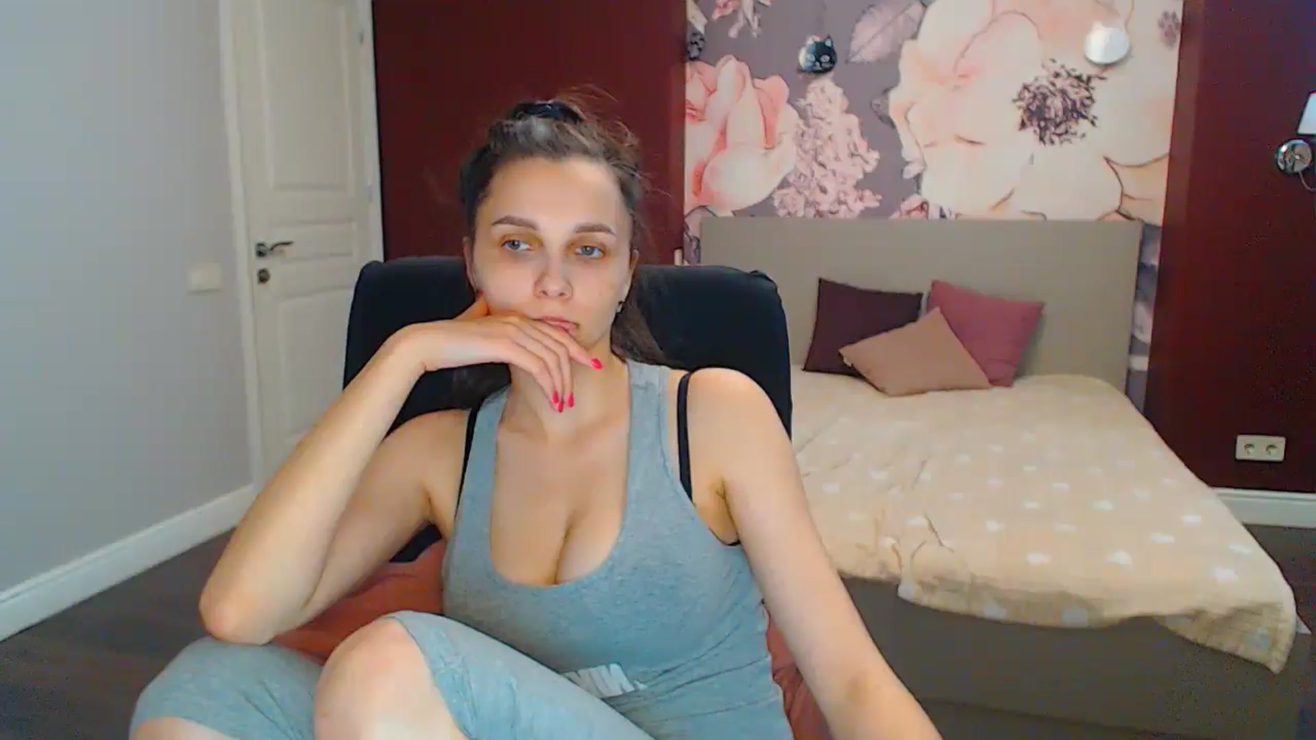 Gallery image thumbnail from Karina_Mils's myfreecams stream on, 06/24/2024, 11:03 image 4 of 20