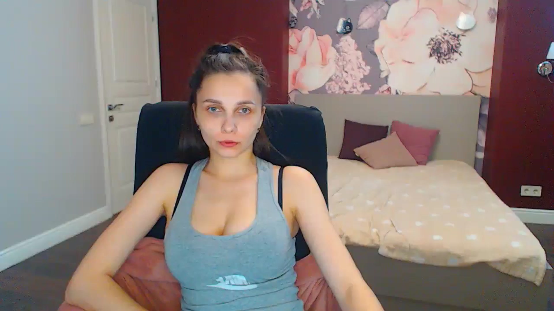 Gallery image thumbnail from Karina_Mils's myfreecams stream on, 06/24/2024, 11:03 image 16 of 20