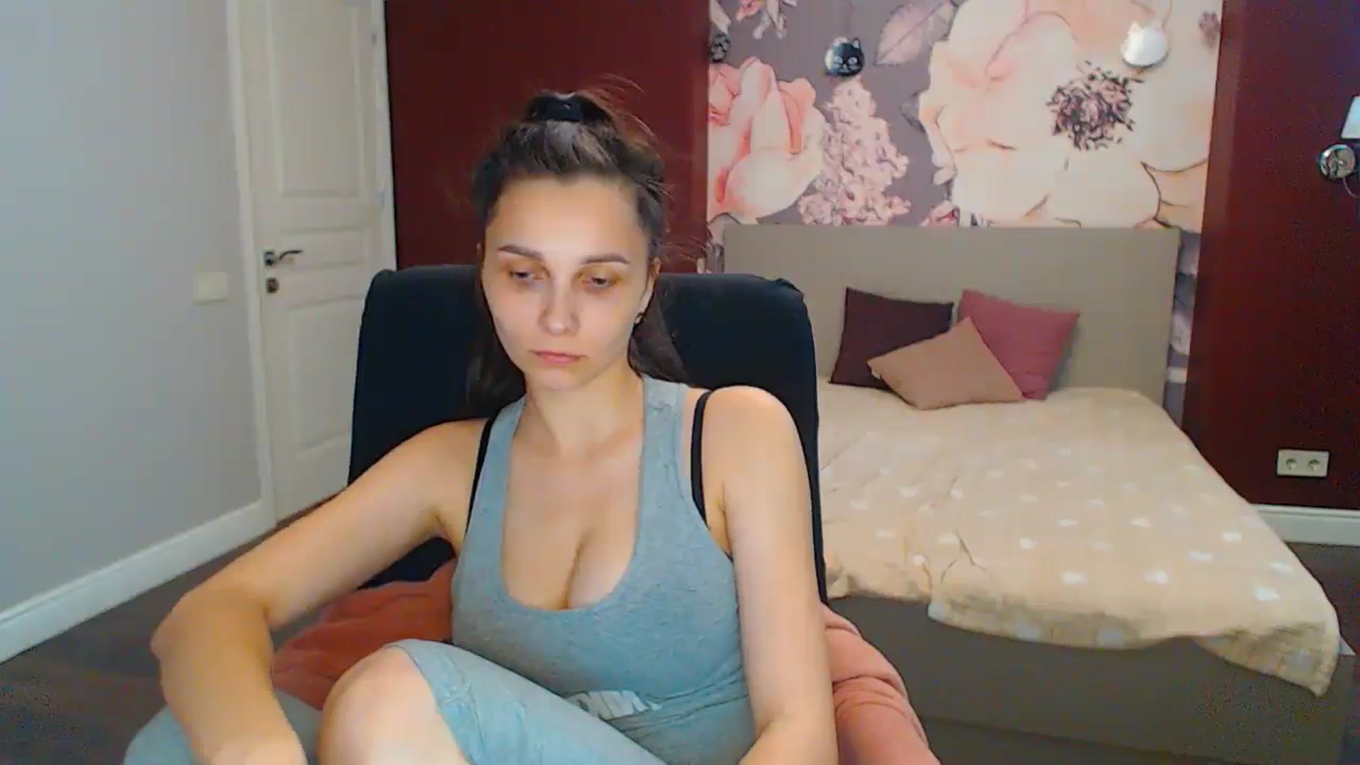 Gallery image thumbnail from Karina_Mils's myfreecams stream on, 06/24/2024, 11:03 image 6 of 20