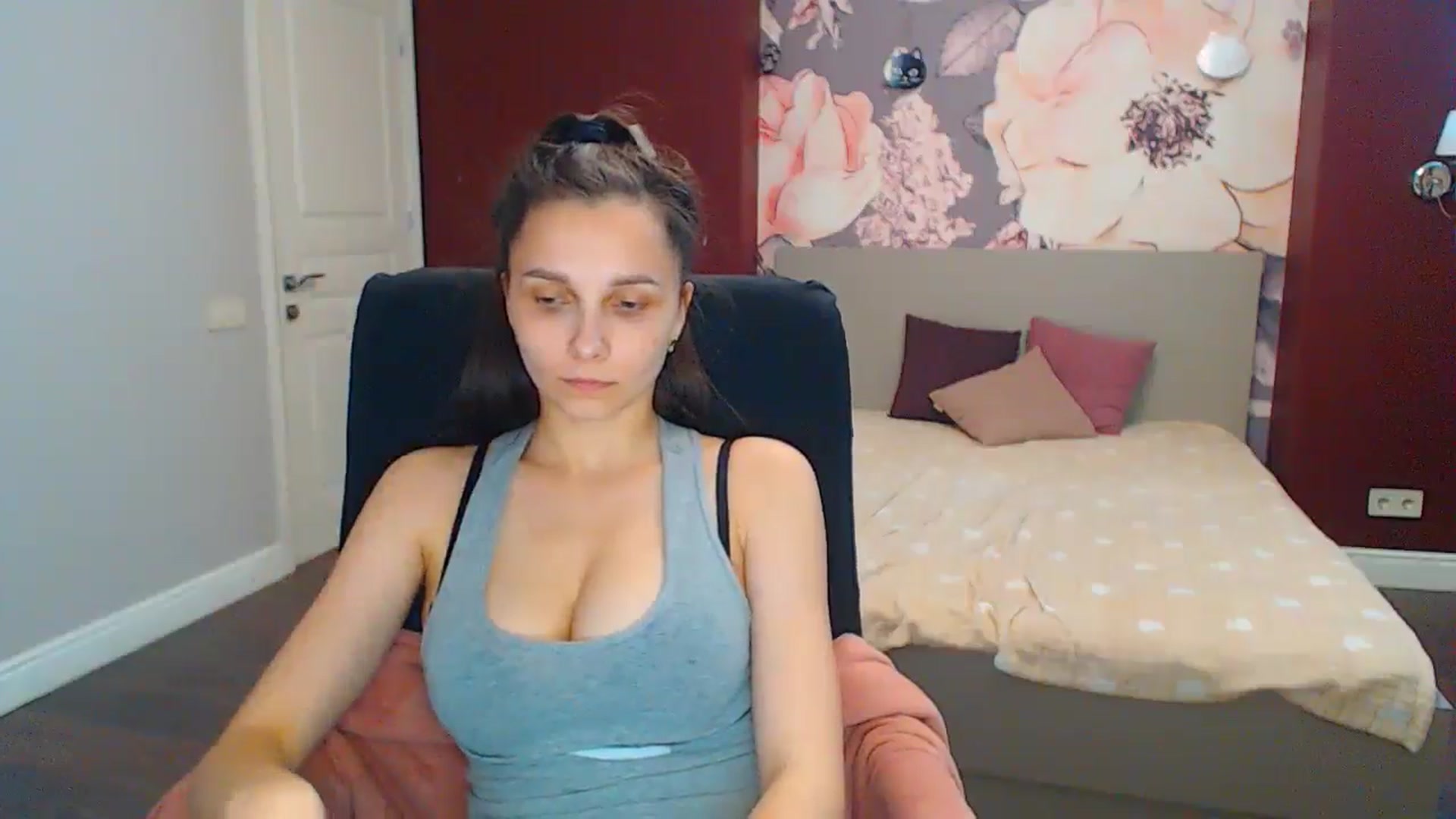 Gallery image thumbnail from Karina_Mils's myfreecams stream on, 06/24/2024, 11:03 image 18 of 20