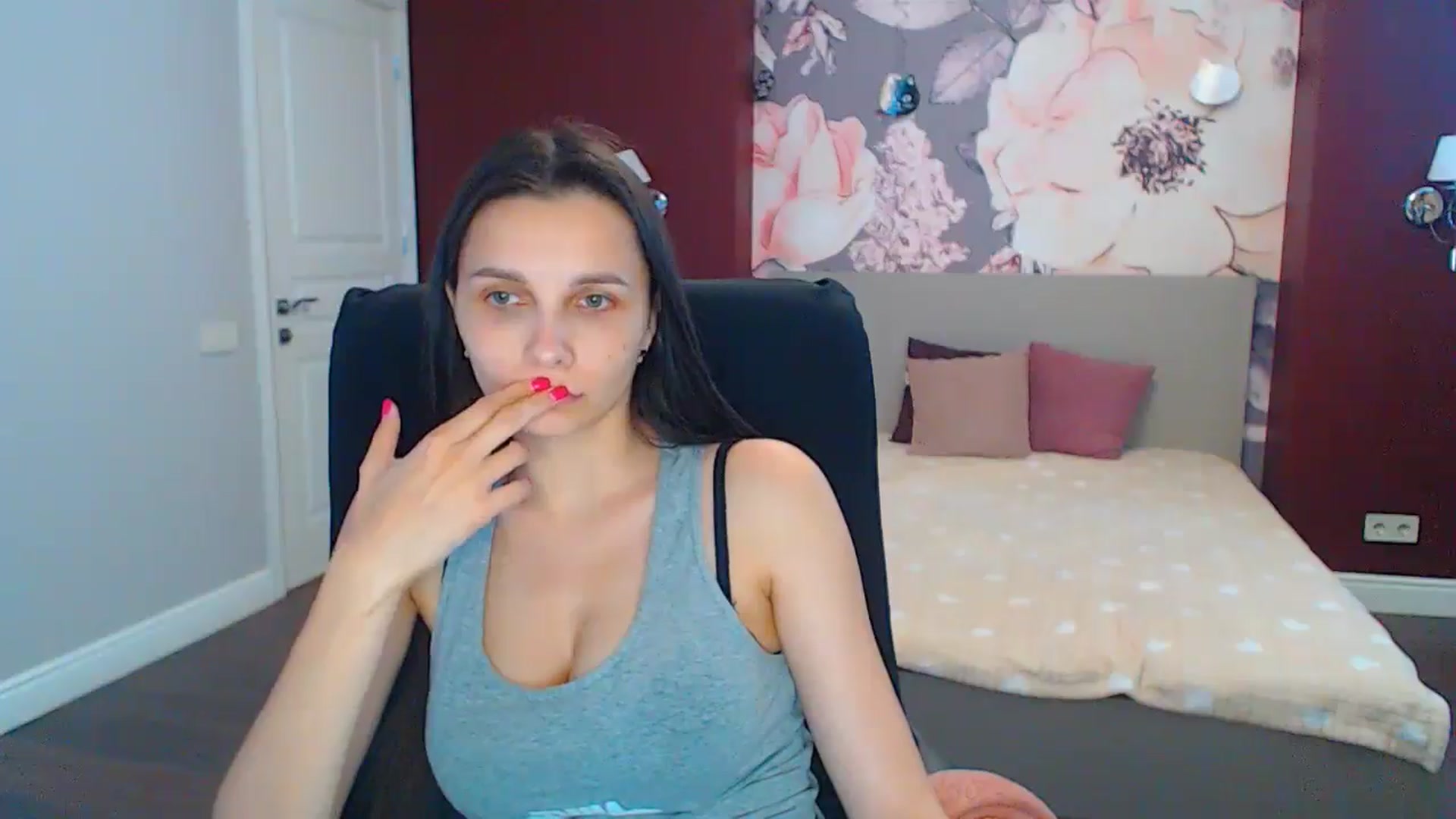 Gallery image thumbnail from Karina_Mils's myfreecams stream on, 06/27/2024, 12:01 image 6 of 20