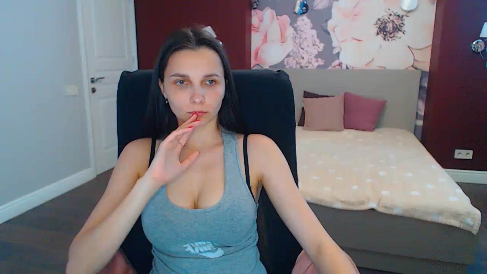 Gallery image thumbnail from Karina_Mils's myfreecams stream on, 06/27/2024, 12:01 image 13 of 20