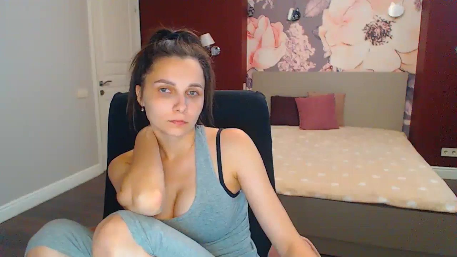 Gallery image thumbnail from Karina_Mils's myfreecams stream on, 06/28/2024, 15:02 image 13 of 20