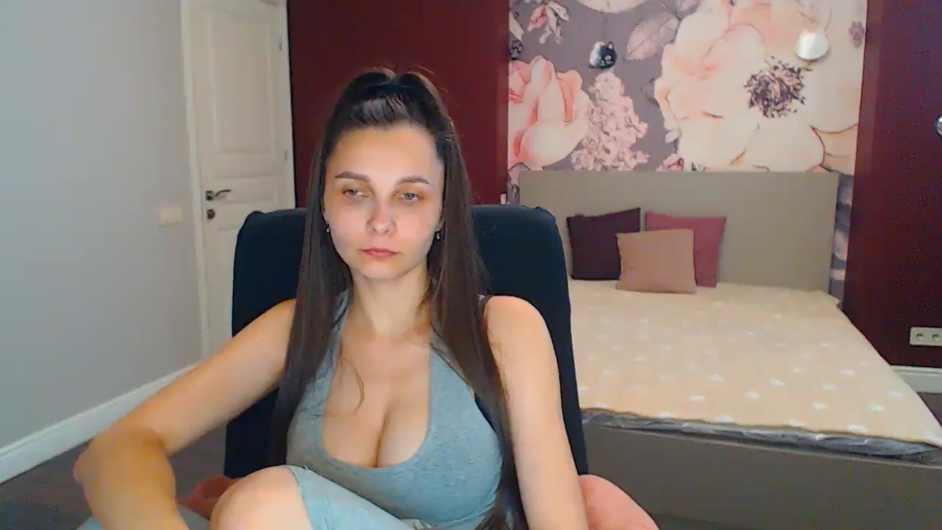 Gallery image thumbnail from Karina_Mils's myfreecams stream on, 06/29/2024, 13:23 image 12 of 20