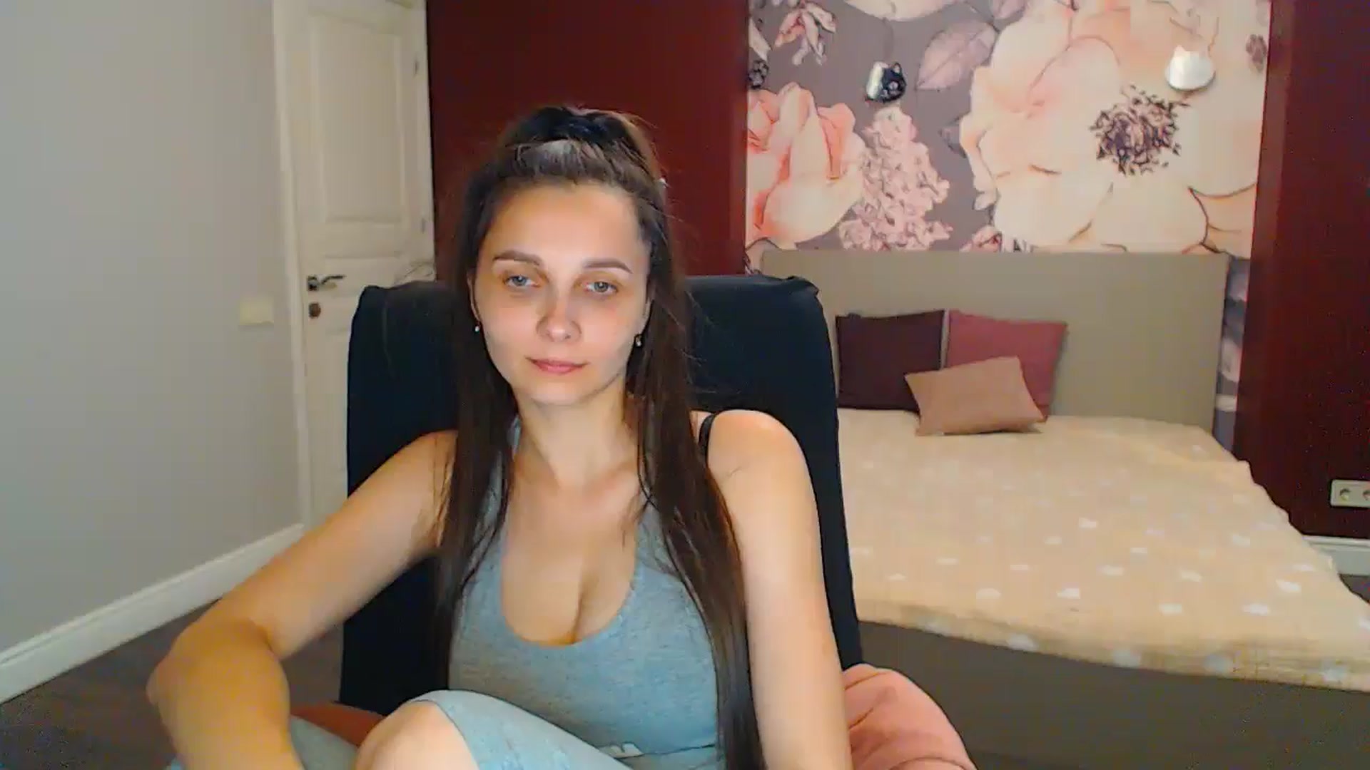 Gallery image thumbnail from Karina_Mils's myfreecams stream on, 06/29/2024, 15:41 image 7 of 20