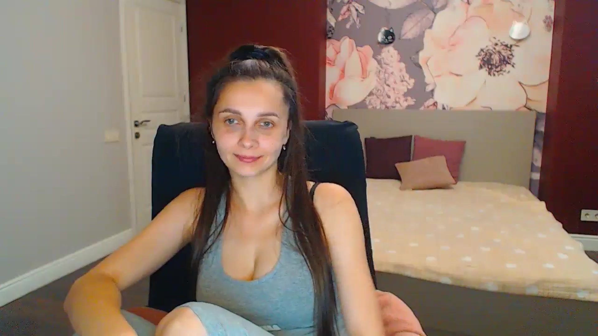 Gallery image thumbnail from Karina_Mils's myfreecams stream on, 06/29/2024, 15:41 image 8 of 20