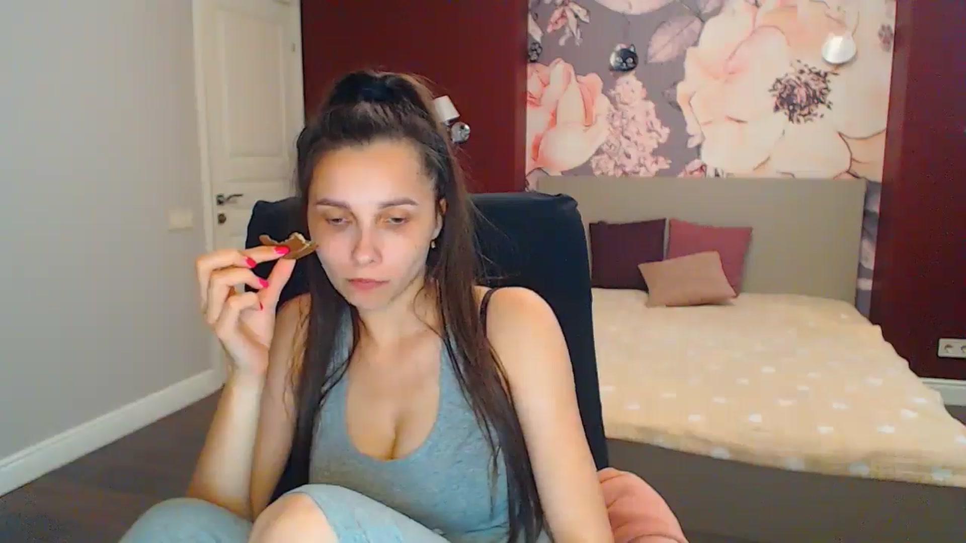 Gallery image thumbnail from Karina_Mils's myfreecams stream on, 06/29/2024, 15:41 image 2 of 20