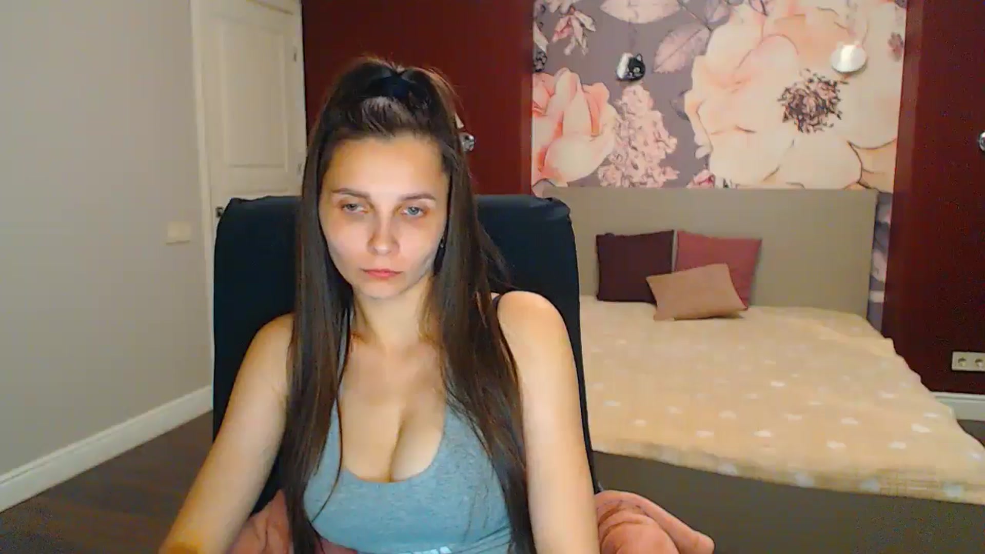 Gallery image thumbnail from Karina_Mils's myfreecams stream on, 06/29/2024, 16:52 image 18 of 20