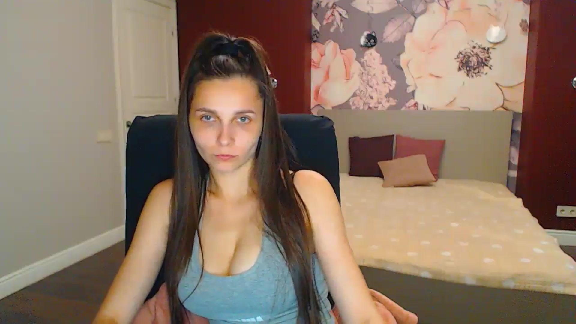 Gallery image thumbnail from Karina_Mils's myfreecams stream on, 06/29/2024, 16:52 image 16 of 20