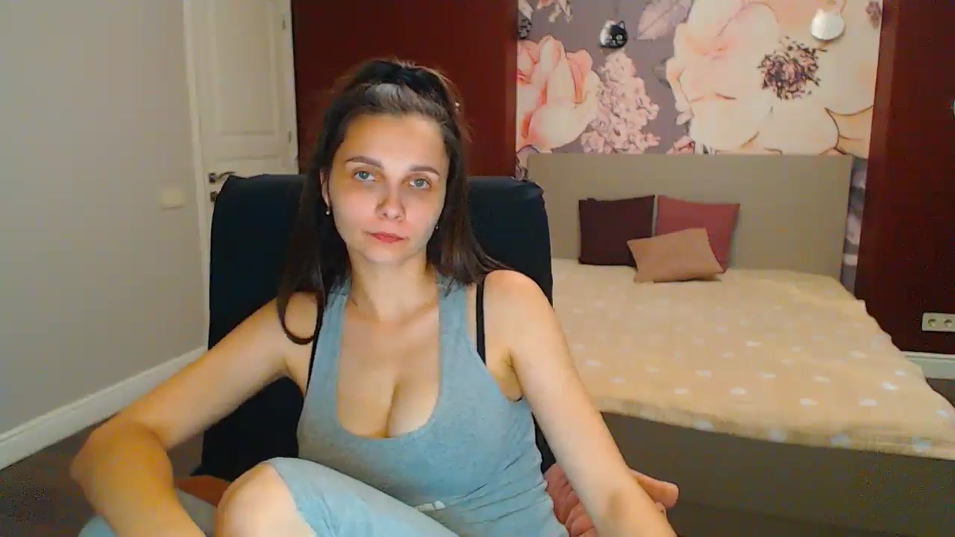 Gallery image thumbnail from Karina_Mils's myfreecams stream on, 06/29/2024, 16:52 image 5 of 20