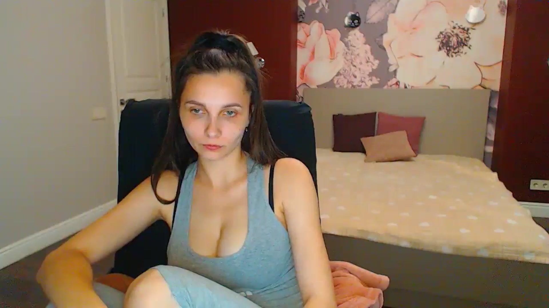 Gallery image thumbnail from Karina_Mils's myfreecams stream on, 06/29/2024, 16:52 image 9 of 20