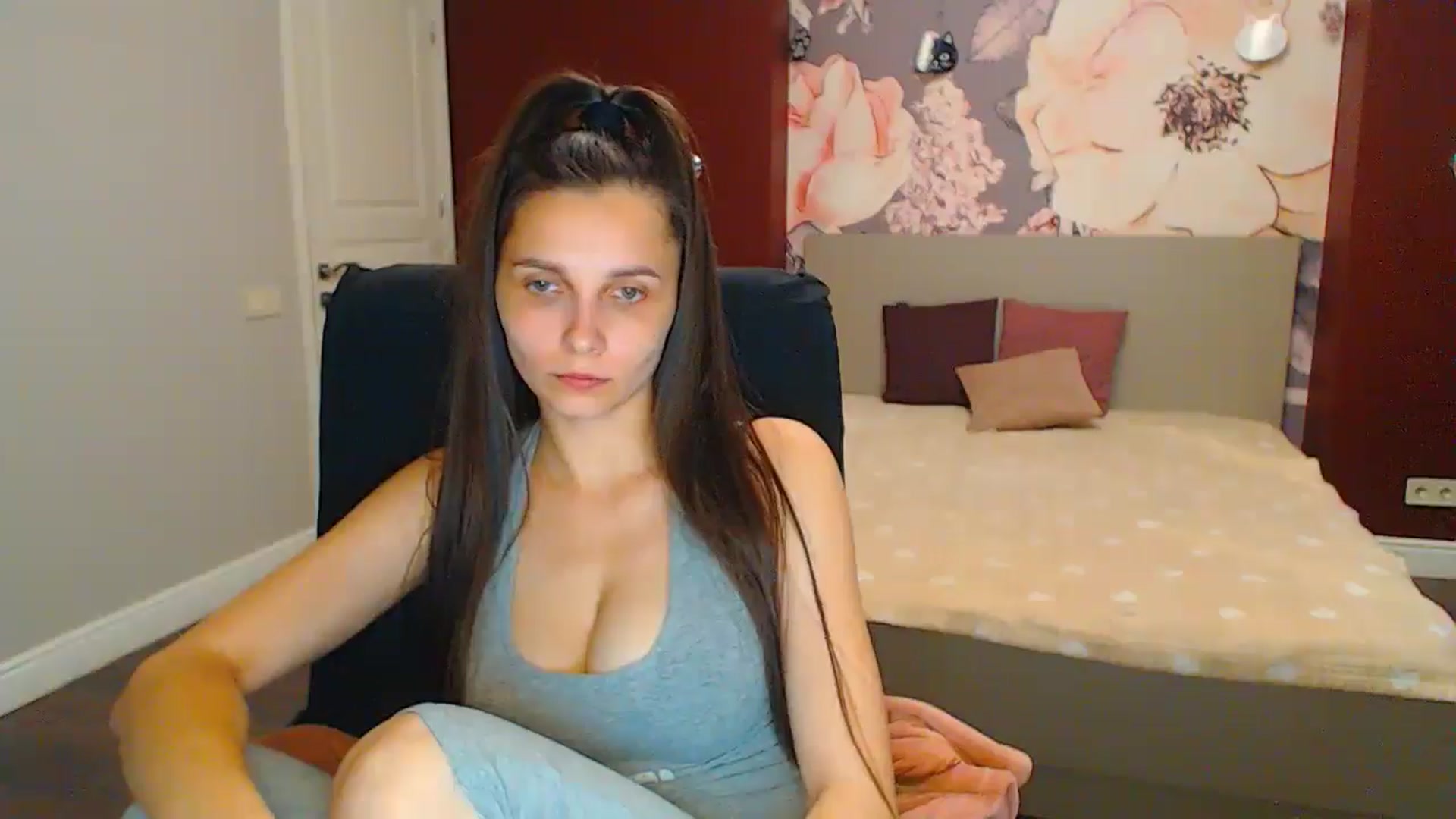 Gallery image thumbnail from Karina_Mils's myfreecams stream on, 06/29/2024, 16:52 image 10 of 20