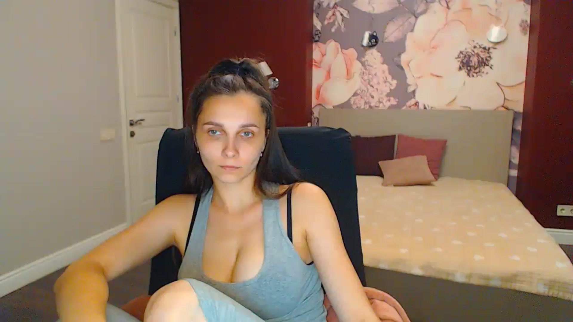 Gallery image thumbnail from Karina_Mils's myfreecams stream on, 06/29/2024, 17:51 image 6 of 20