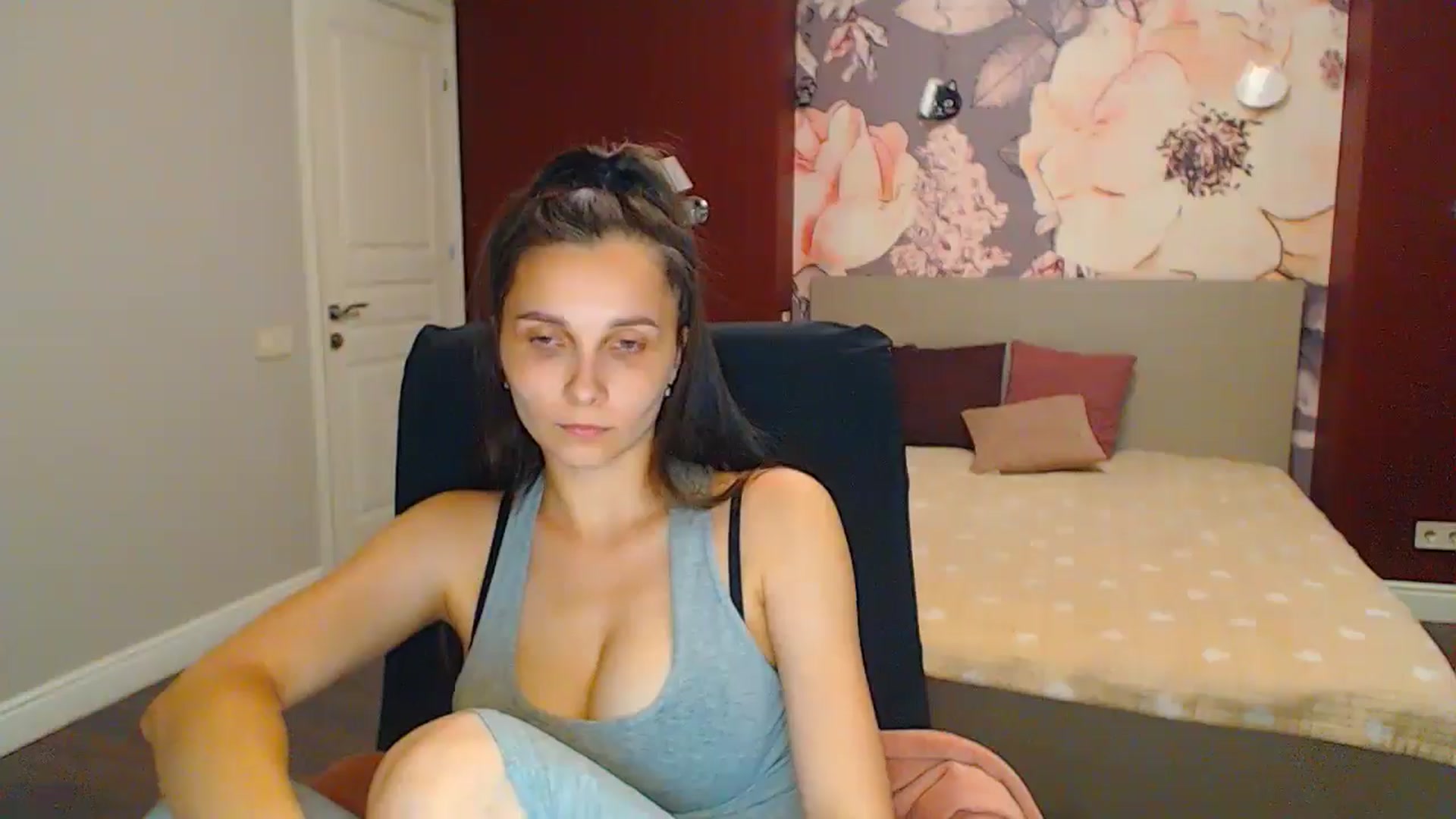 Gallery image thumbnail from Karina_Mils's myfreecams stream on, 06/29/2024, 17:51 image 5 of 20