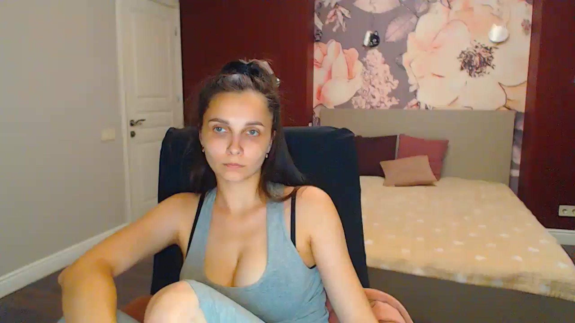 Gallery image thumbnail from Karina_Mils's myfreecams stream on, 06/29/2024, 17:51 image 14 of 20
