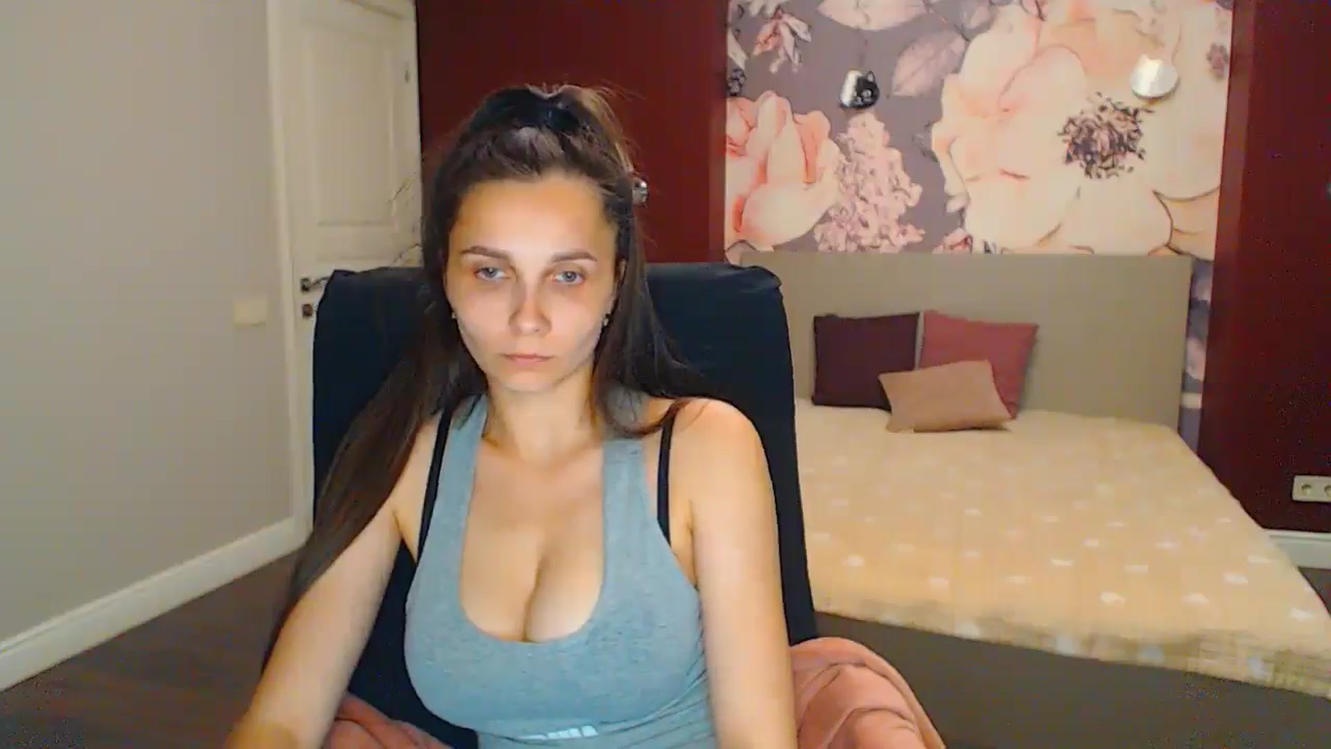 Gallery image thumbnail from Karina_Mils's myfreecams stream on, 06/29/2024, 17:51 image 15 of 20