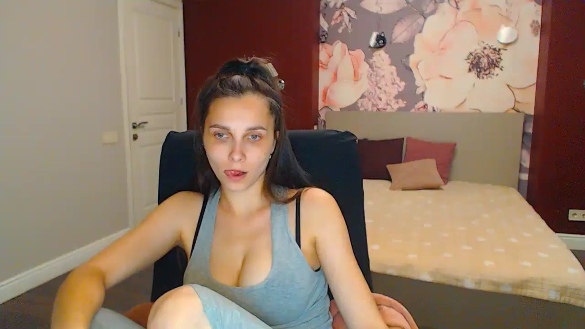 Gallery image thumbnail from Karina_Mils's myfreecams stream on, 06/29/2024, 17:51 image 4 of 20