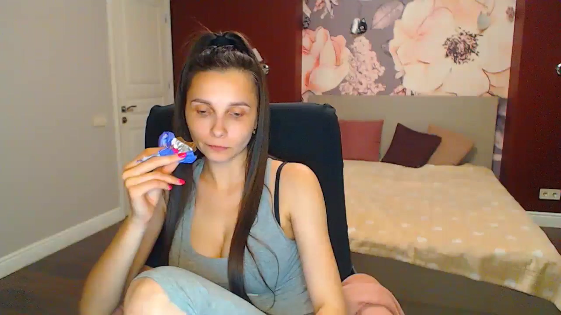 Gallery image thumbnail from Karina_Mils's myfreecams stream on, 06/30/2024, 18:18 image 4 of 20
