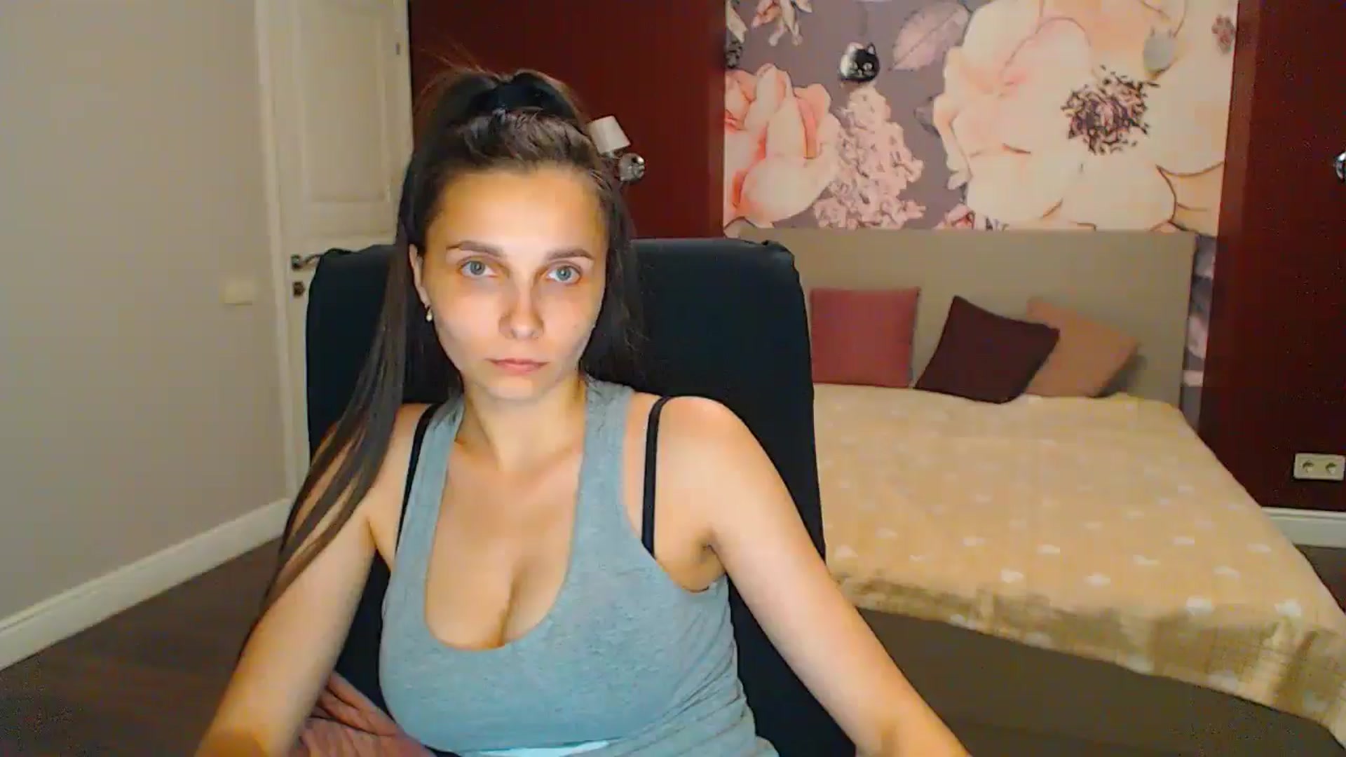 Gallery image thumbnail from Karina_Mils's myfreecams stream on, 06/30/2024, 18:18 image 15 of 20
