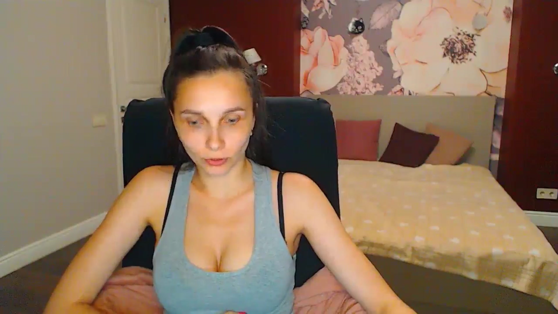 Gallery image thumbnail from Karina_Mils's myfreecams stream on, 06/30/2024, 18:18 image 16 of 20
