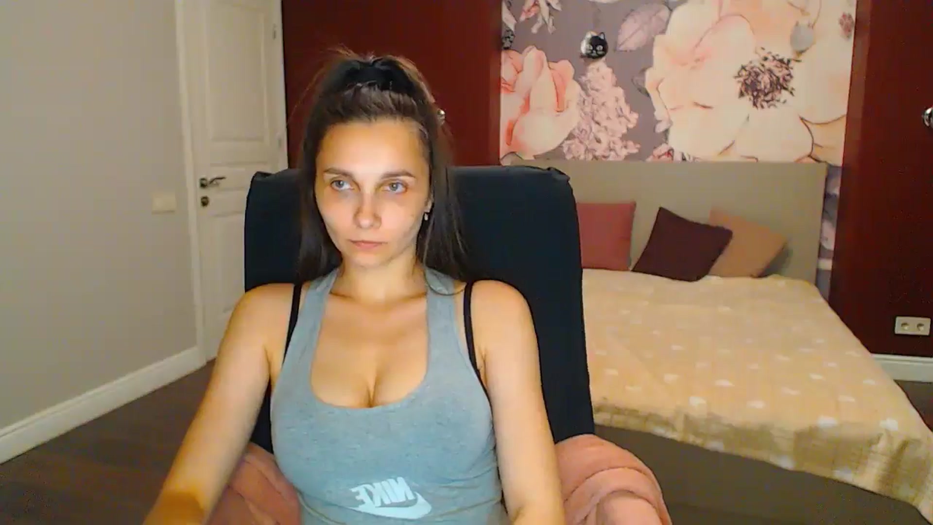 Gallery image thumbnail from Karina_Mils's myfreecams stream on, 06/30/2024, 19:26 image 14 of 20
