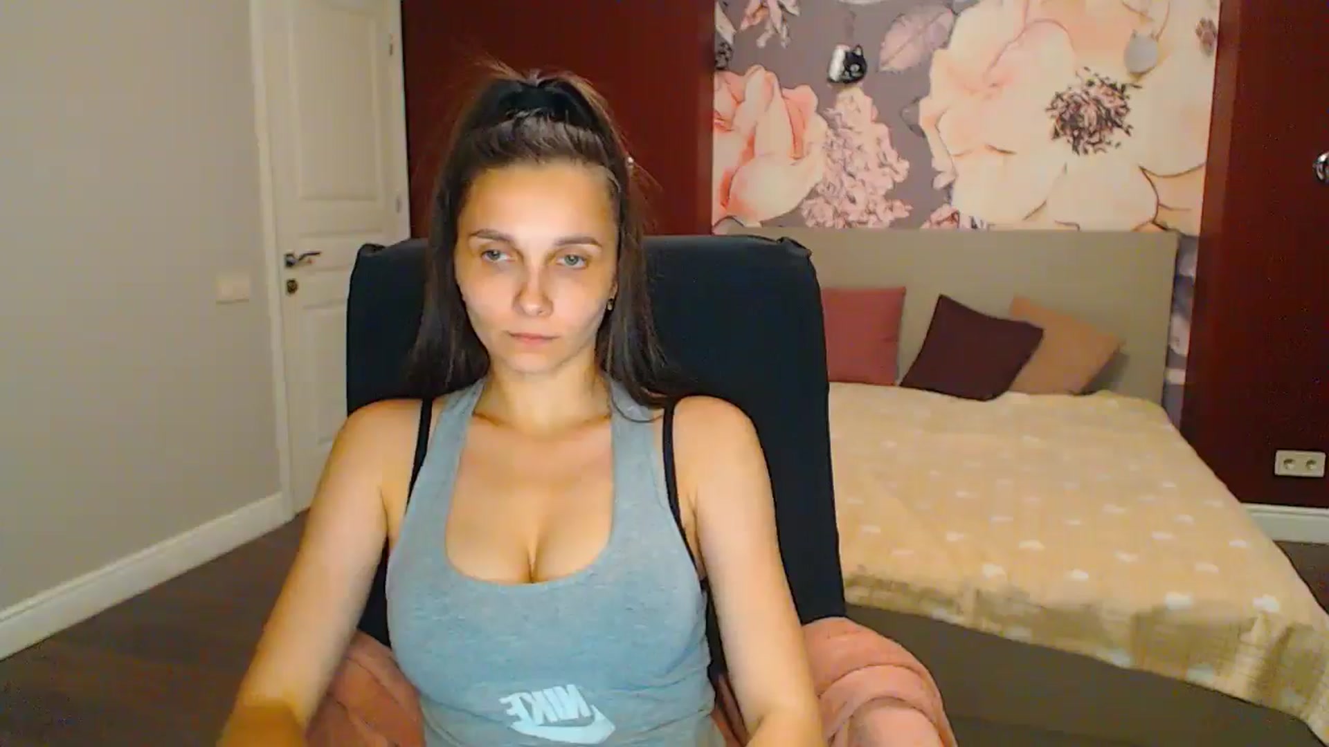 Gallery image thumbnail from Karina_Mils's myfreecams stream on, 06/30/2024, 19:26 image 12 of 20