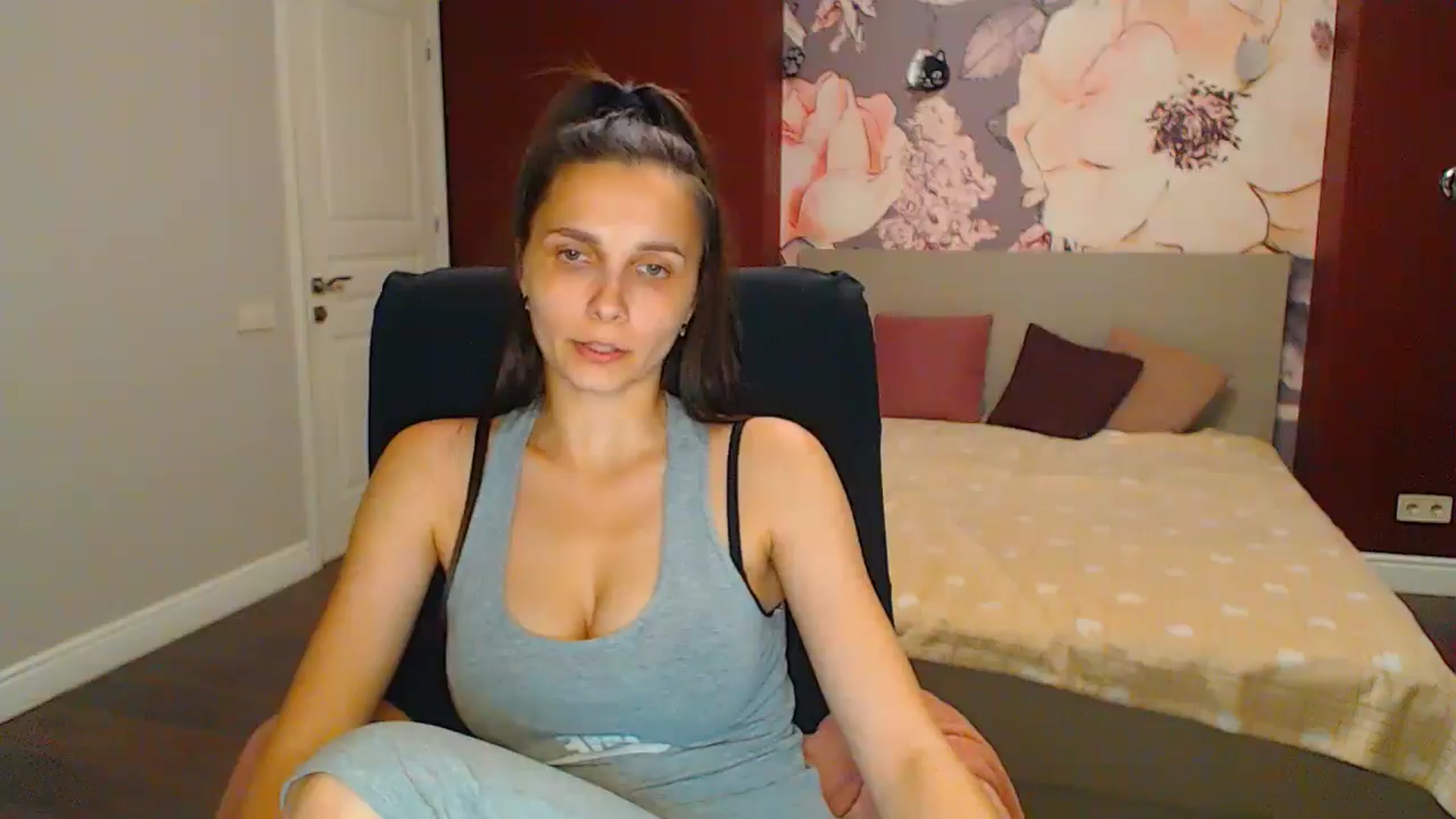 Gallery image thumbnail from Karina_Mils's myfreecams stream on, 06/30/2024, 19:26 image 16 of 20