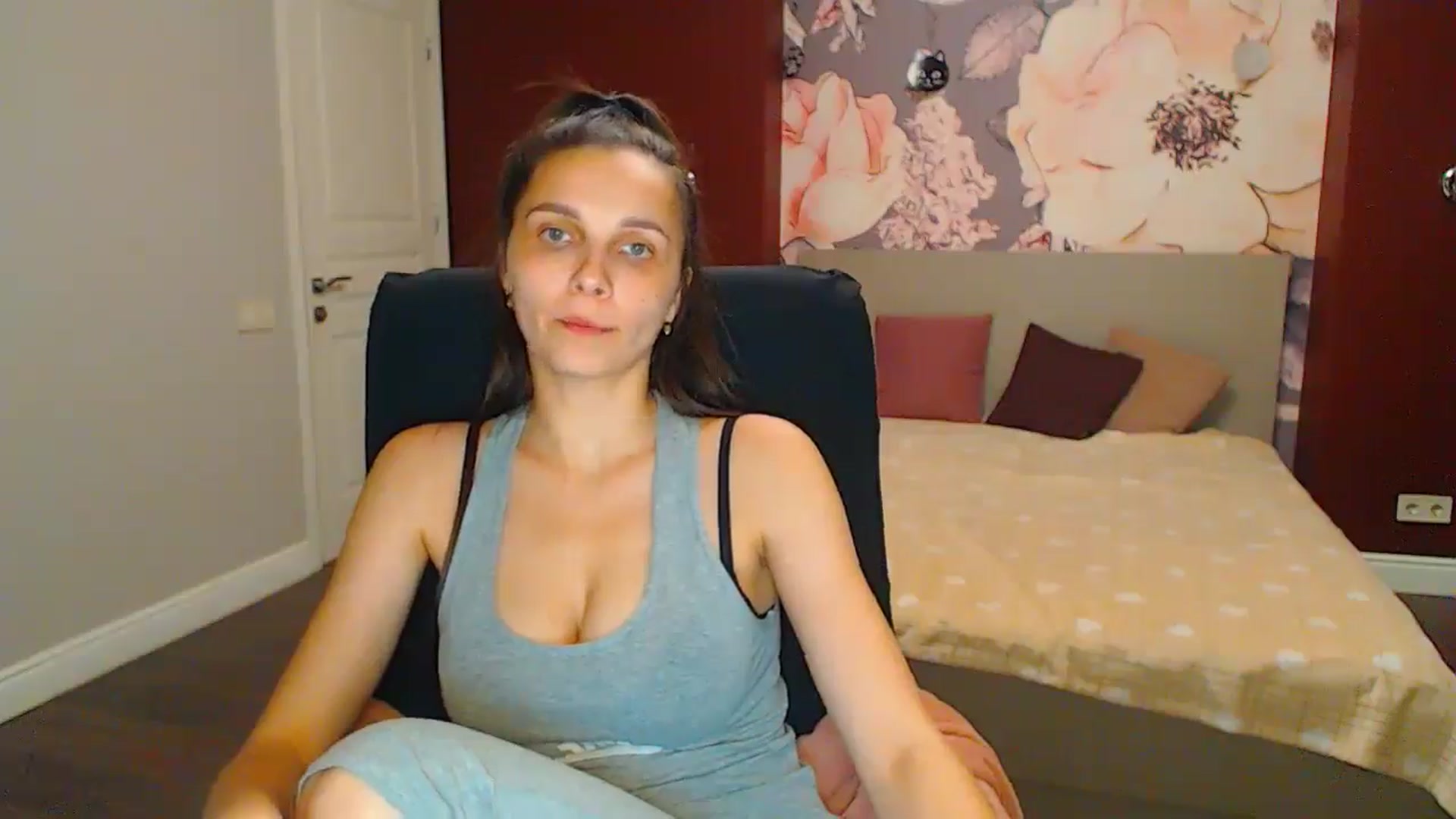 Gallery image thumbnail from Karina_Mils's myfreecams stream on, 06/30/2024, 19:26 image 17 of 20