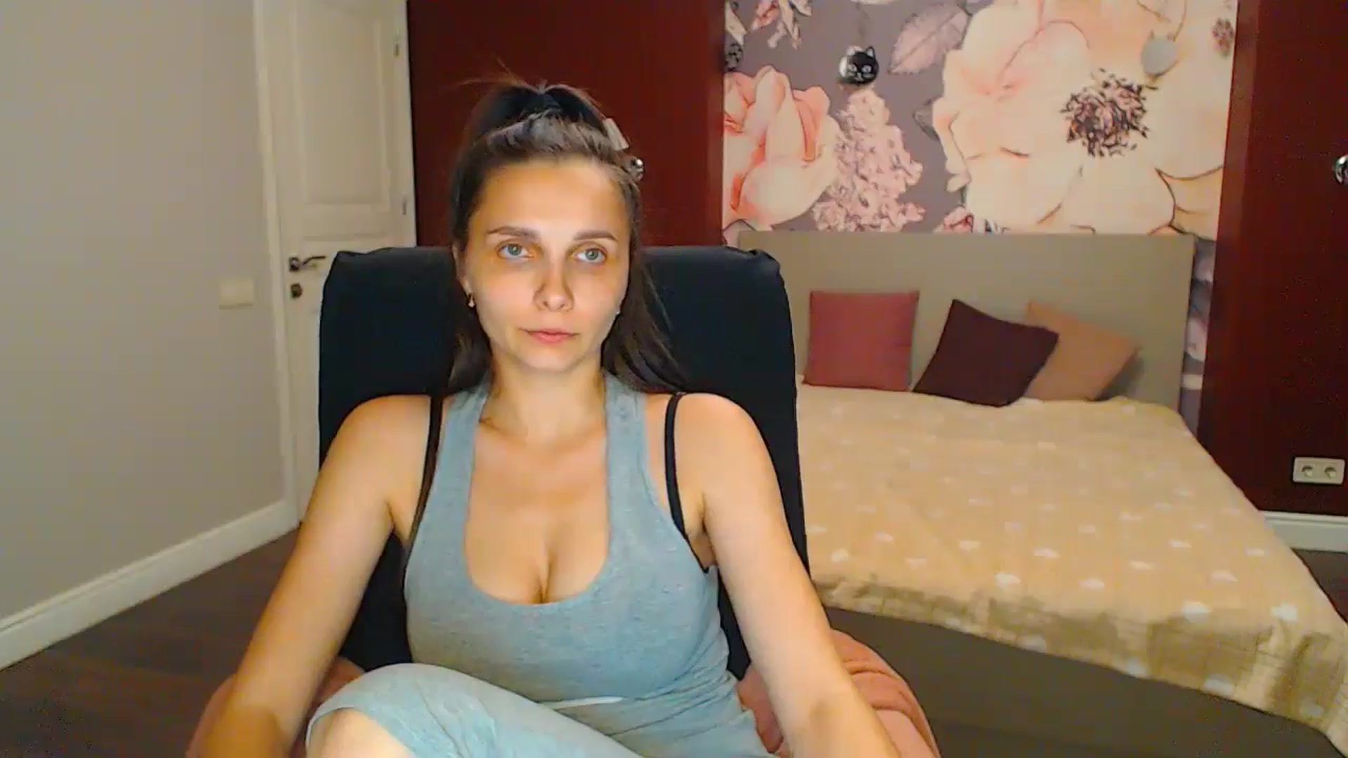 Gallery image thumbnail from Karina_Mils's myfreecams stream on, 06/30/2024, 19:26 image 18 of 20