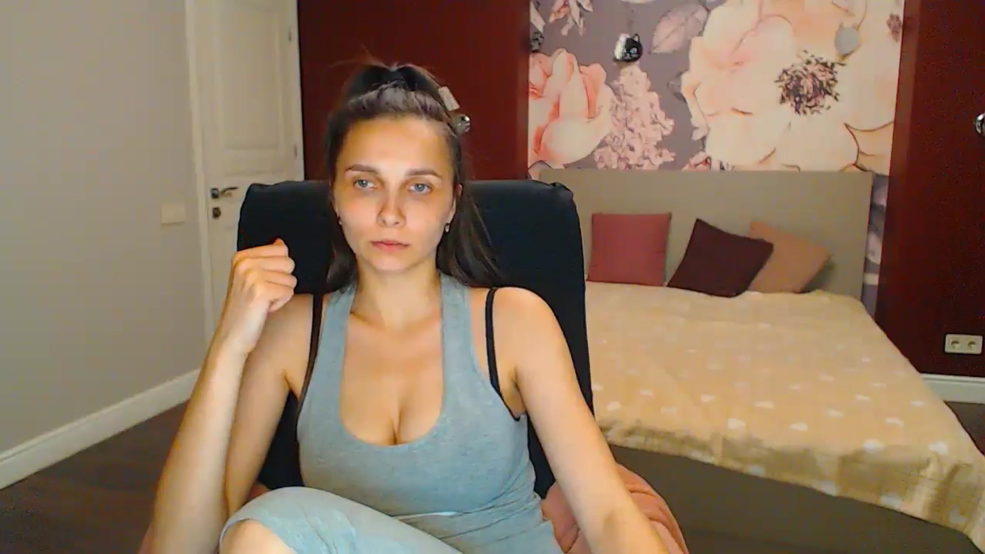 Gallery image thumbnail from Karina_Mils's myfreecams stream on, 06/30/2024, 19:26 image 19 of 20