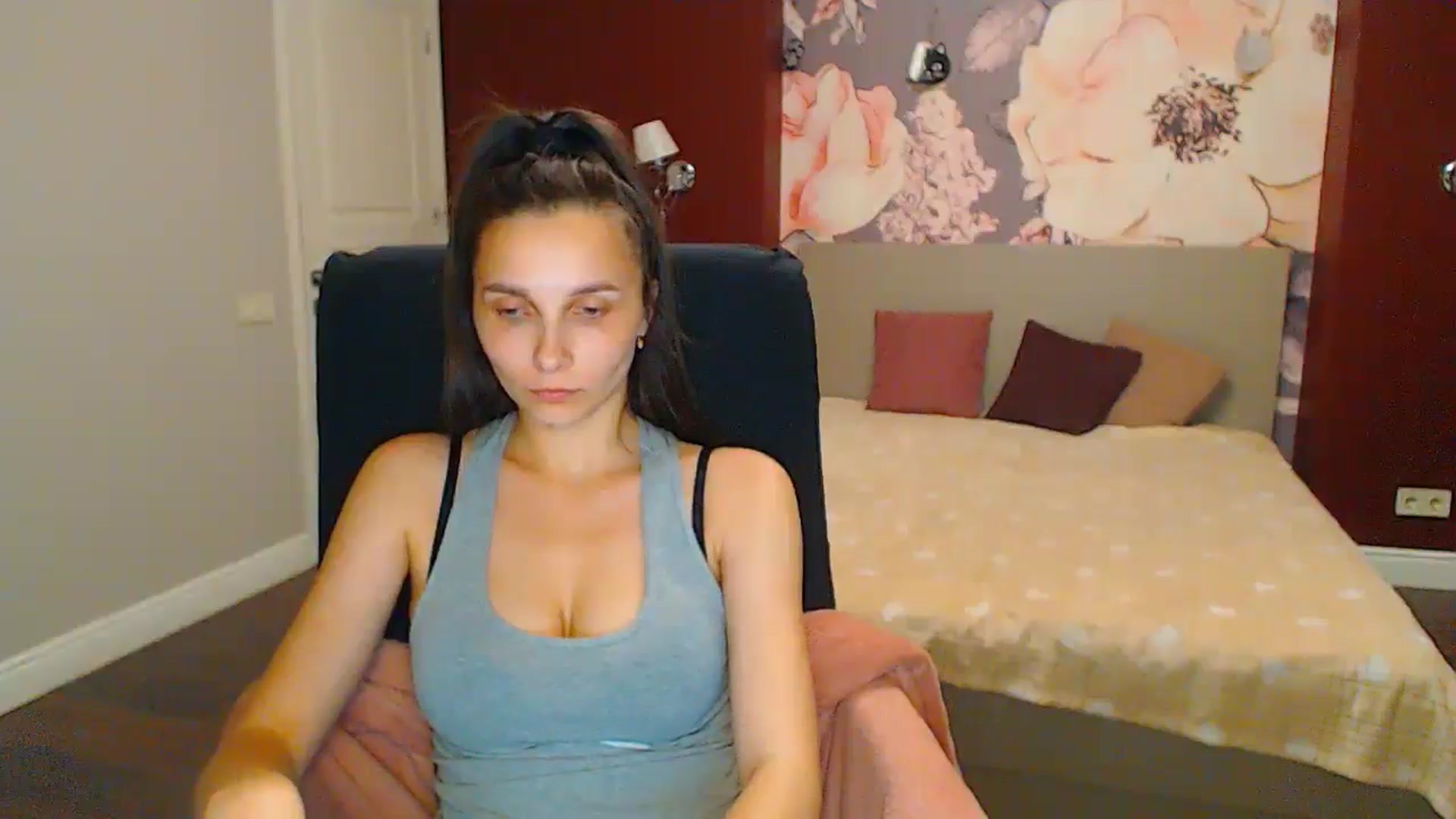 Gallery image thumbnail from Karina_Mils's myfreecams stream on, 06/30/2024, 20:40 image 18 of 20