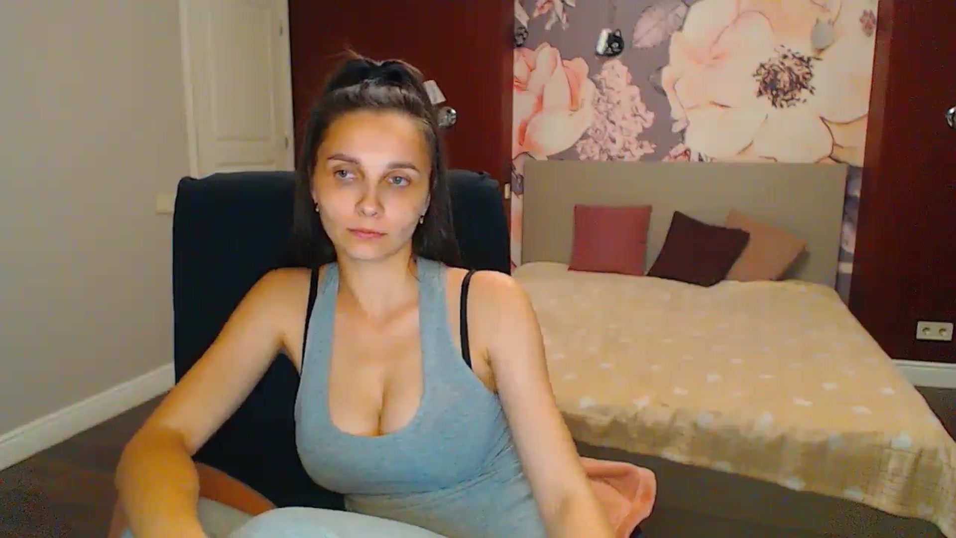 Gallery image thumbnail from Karina_Mils's myfreecams stream on, 06/30/2024, 20:40 image 7 of 20
