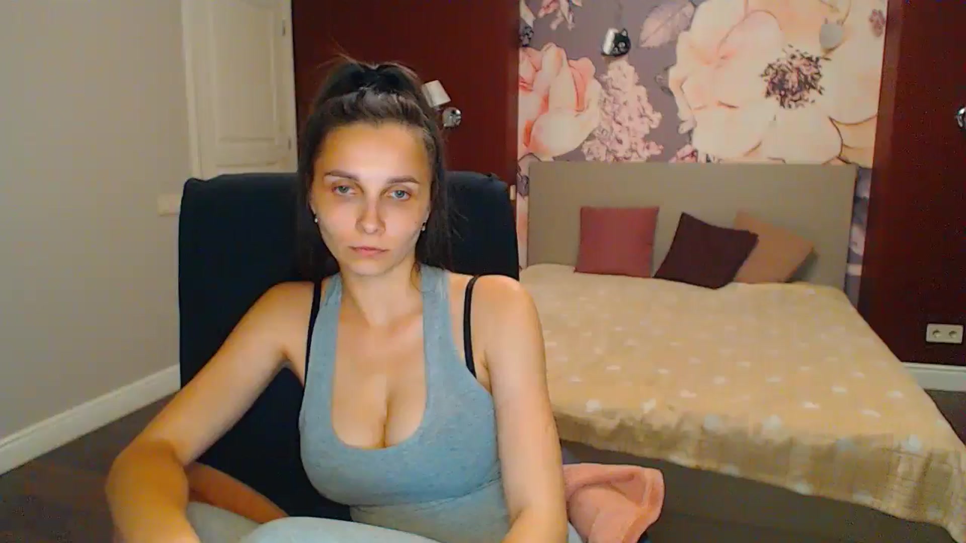 Gallery image thumbnail from Karina_Mils's myfreecams stream on, 06/30/2024, 20:40 image 12 of 20