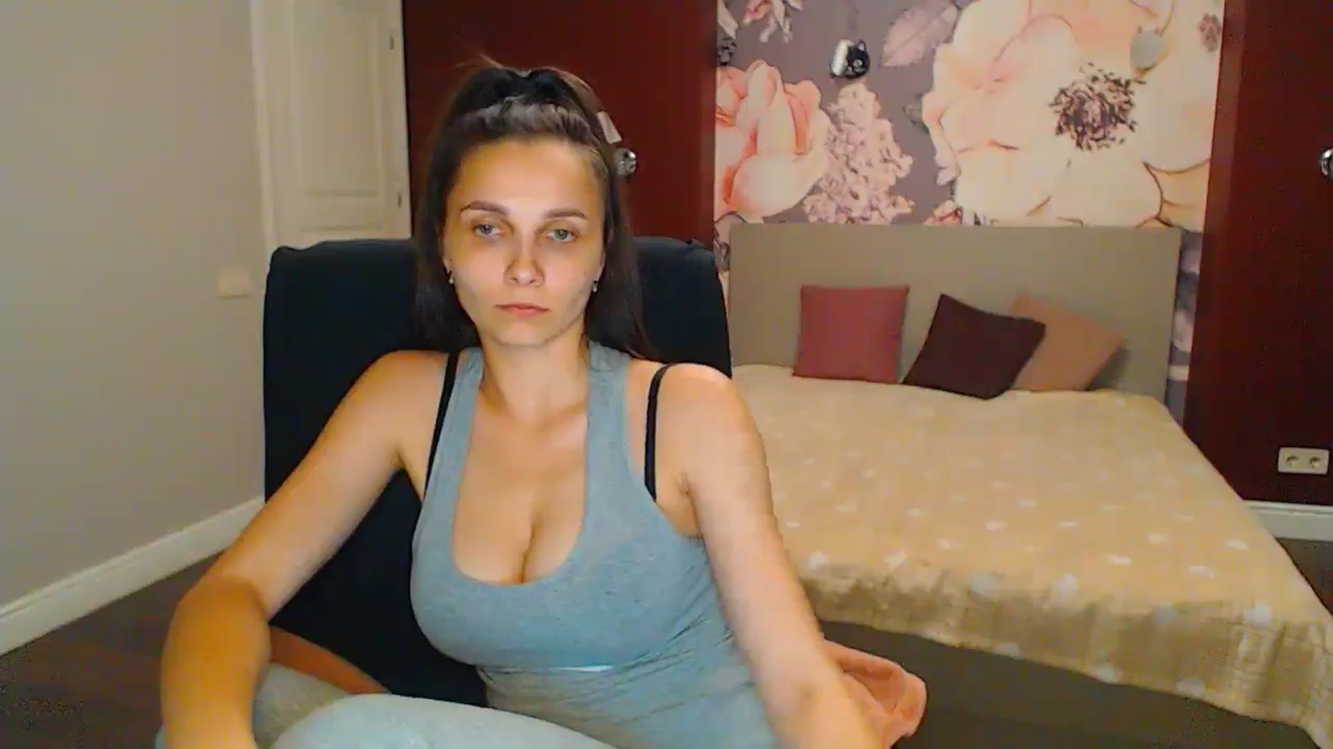 Gallery image thumbnail from Karina_Mils's myfreecams stream on, 06/30/2024, 20:40 image 6 of 20