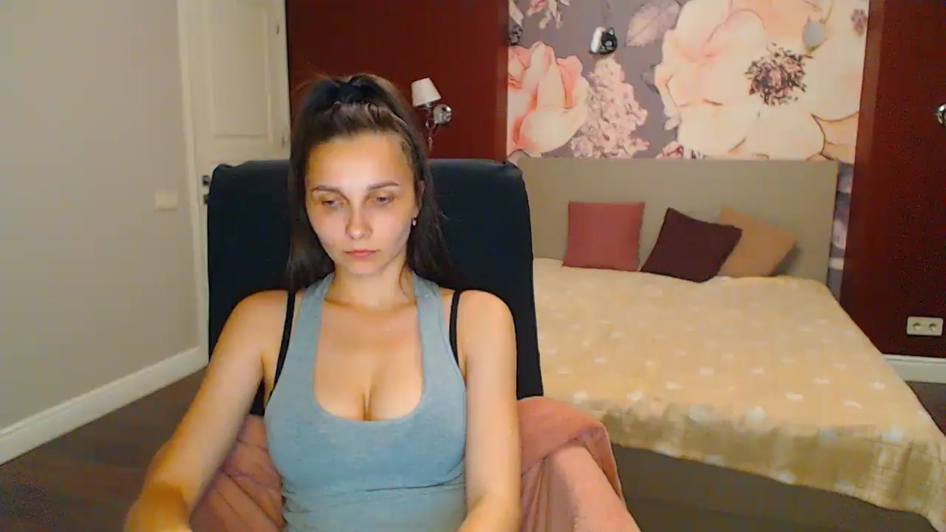 Gallery image thumbnail from Karina_Mils's myfreecams stream on, 06/30/2024, 20:40 image 19 of 20