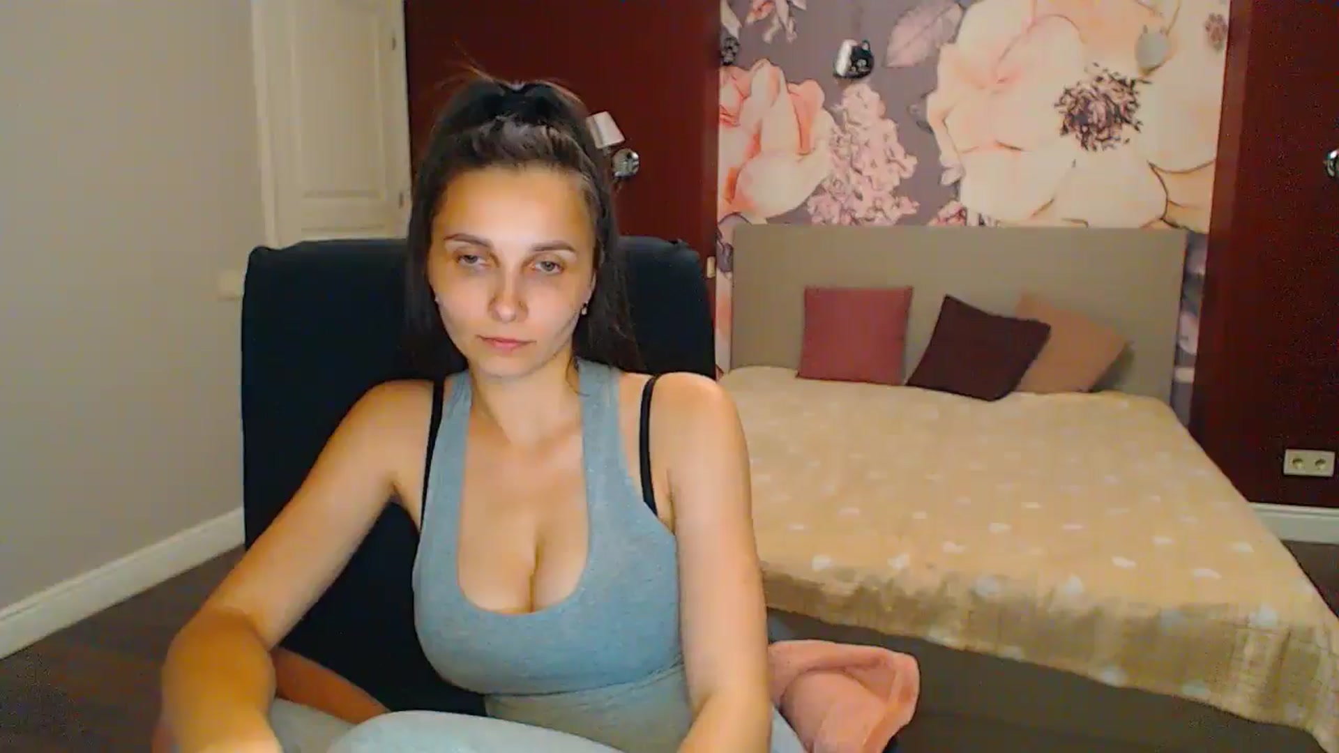 Gallery image thumbnail from Karina_Mils's myfreecams stream on, 06/30/2024, 20:40 image 8 of 20