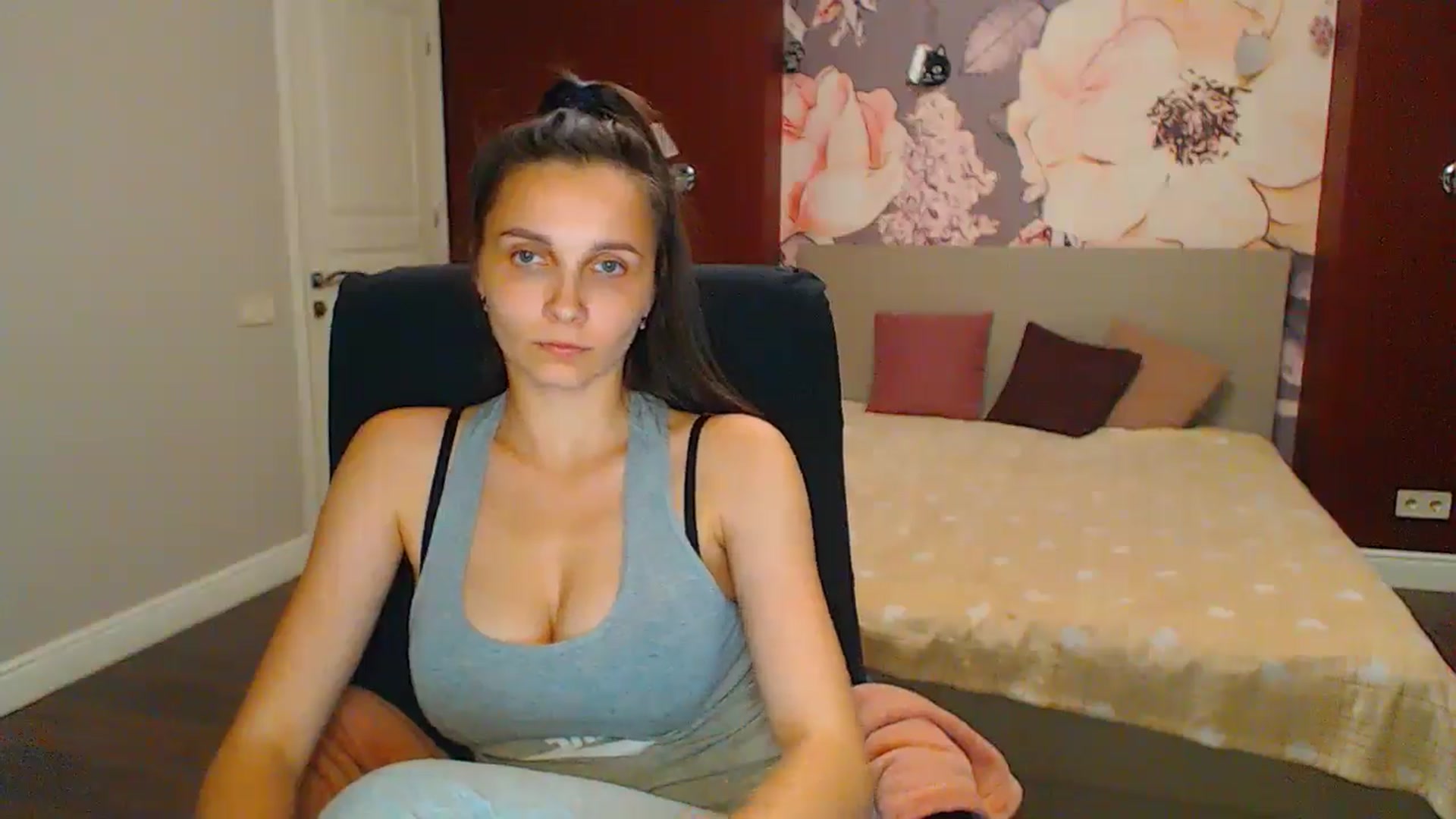 Gallery image thumbnail from Karina_Mils's myfreecams stream on, 06/30/2024, 20:40 image 4 of 20