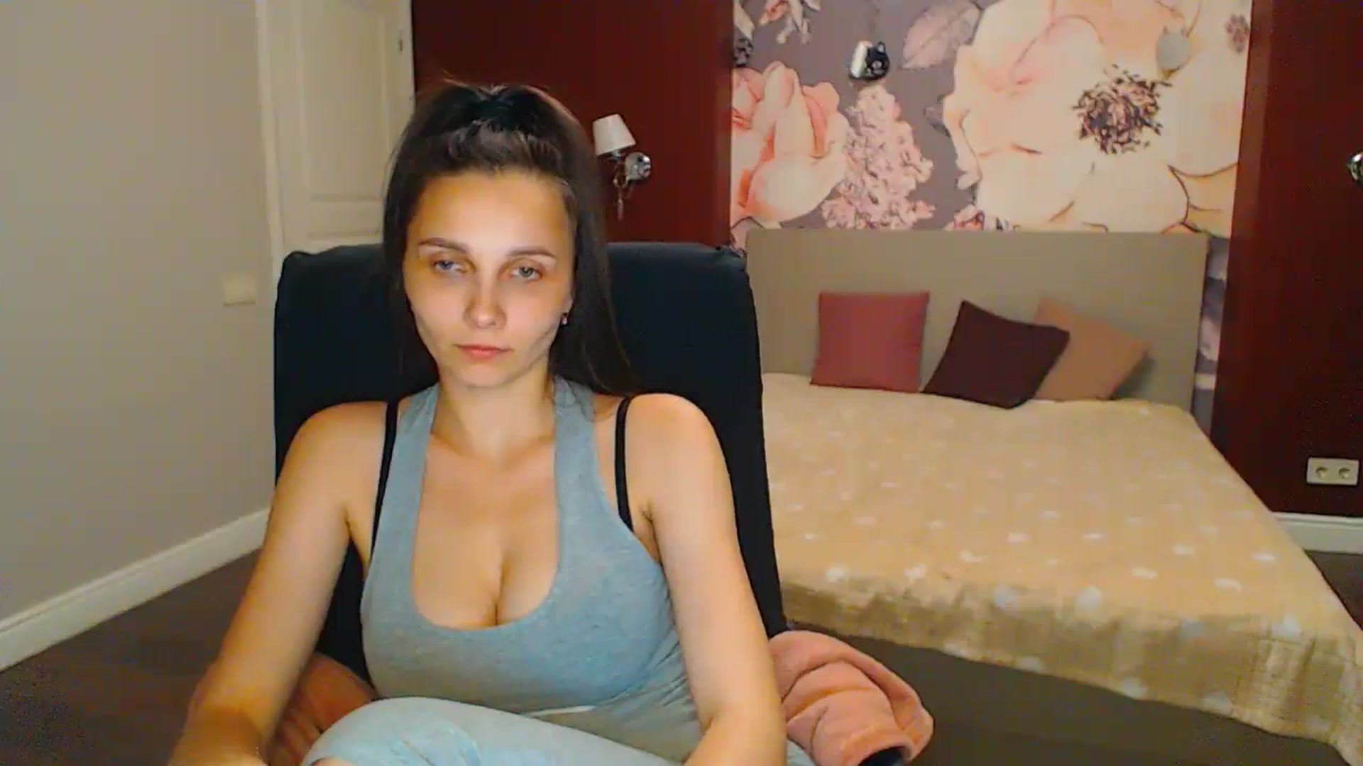 Gallery image thumbnail from Karina_Mils's myfreecams stream on, 06/30/2024, 20:40 image 5 of 20